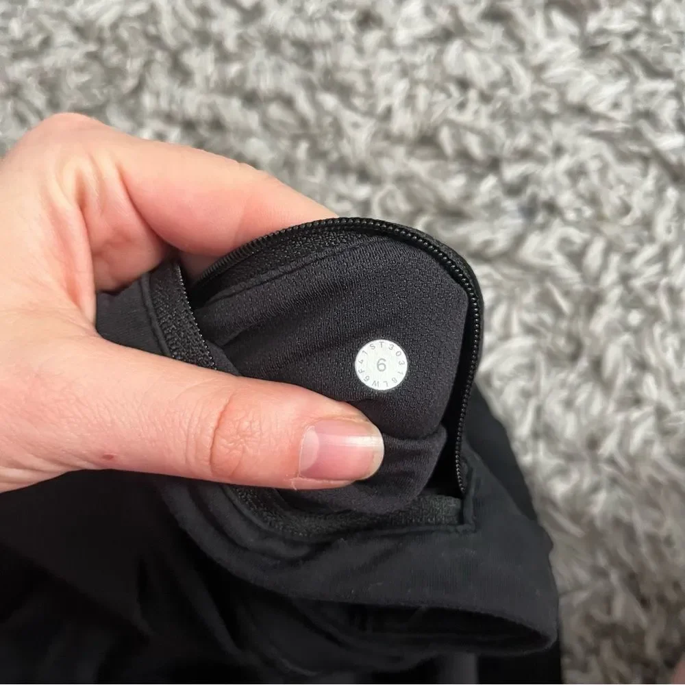 Lululemon black 21” leggings size 6